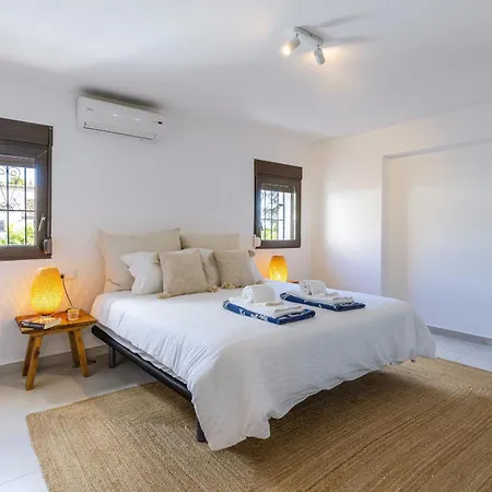 Casa Banyan Villa Montgo