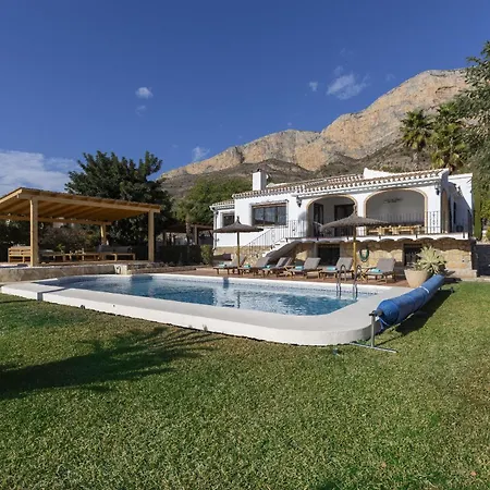 Casa Banyan