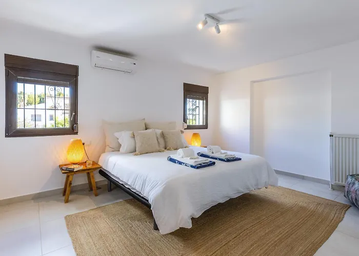 Casa Banyan Villa Montgo